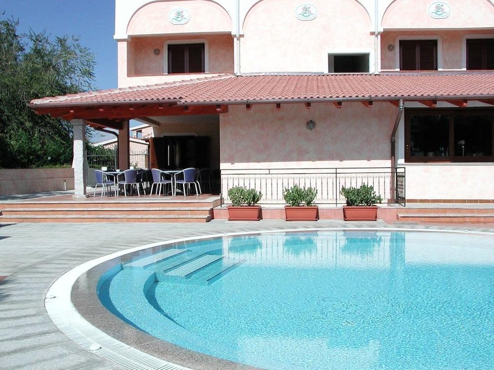 Amareclub Le Rose Hotell San Teodoro  Exteriör bild