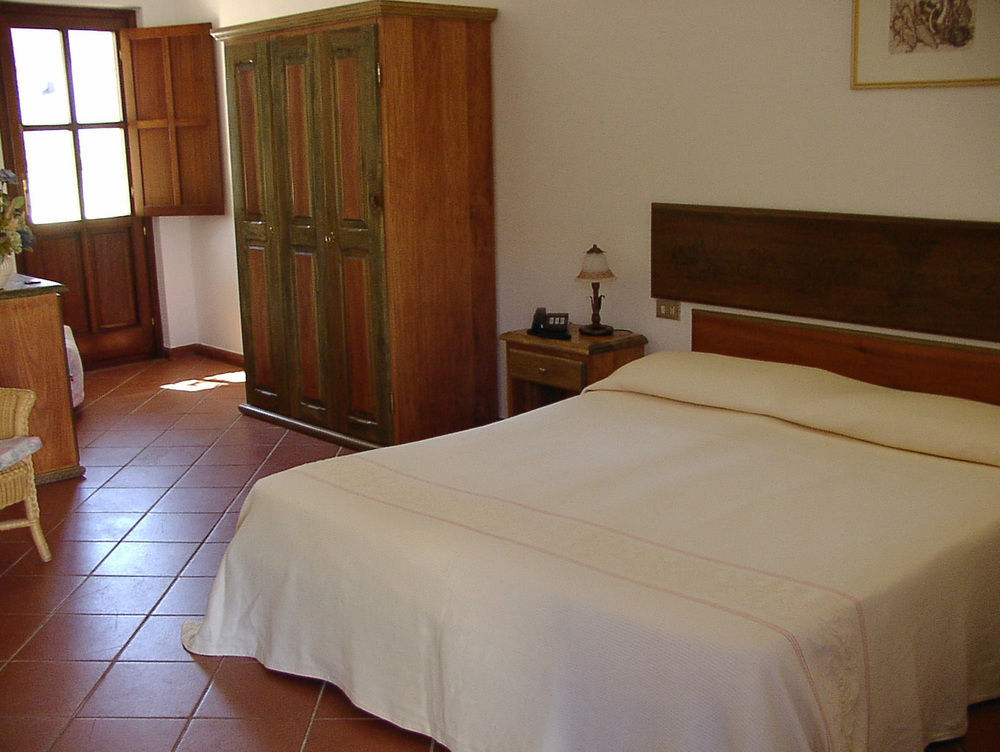 Amareclub Le Rose Hotell San Teodoro  Exteriör bild